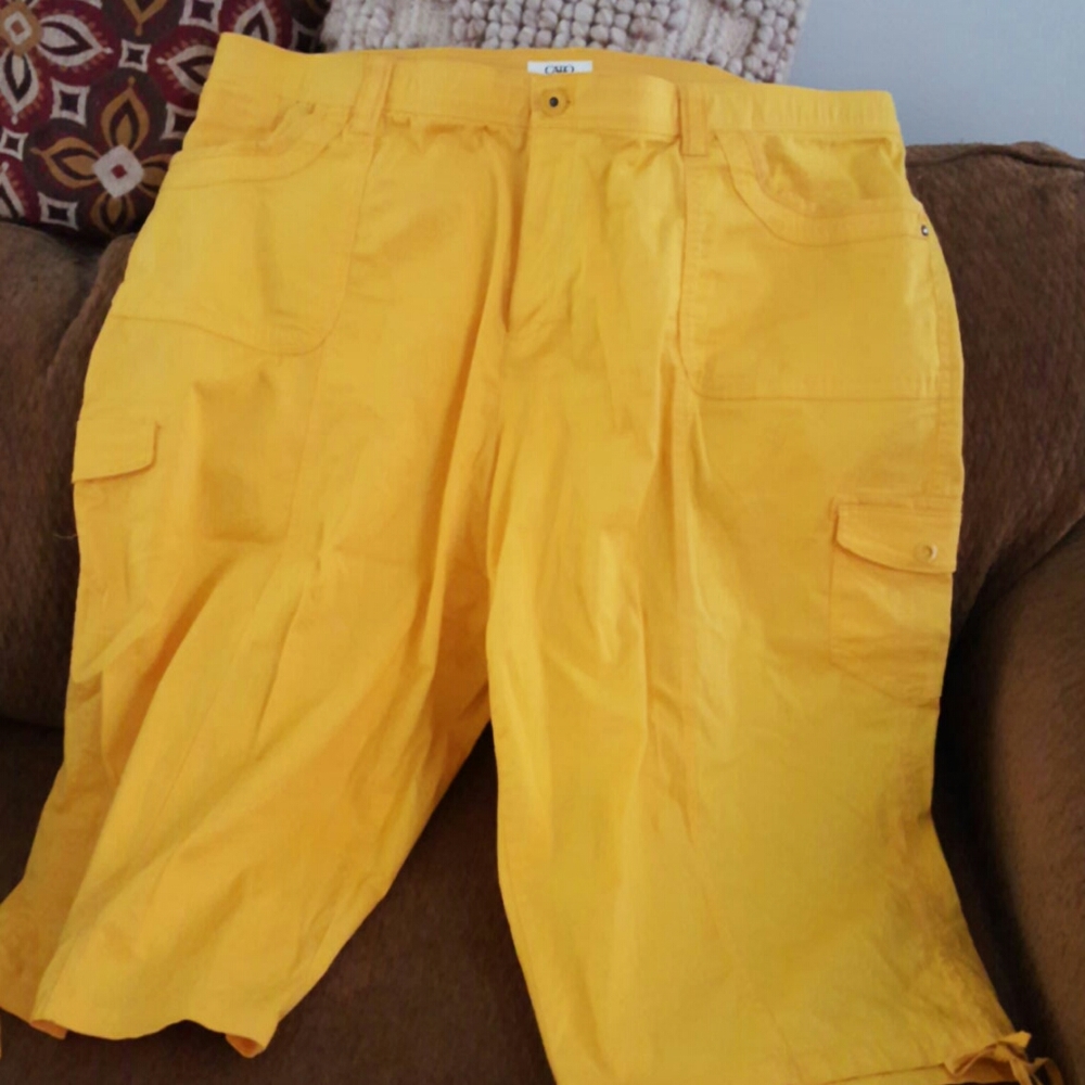 Yellow Capris Size 26